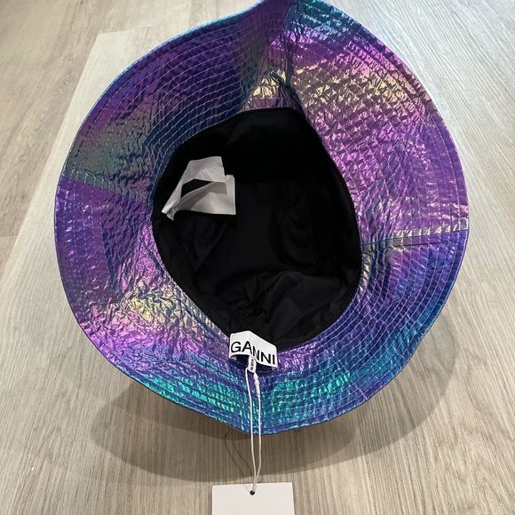 GANNI Iridescent Quilted Recycled Tech Bucket Hat NWT - Picture 5 of 7